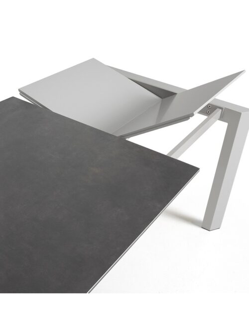 mesa extensible de color gris y negro