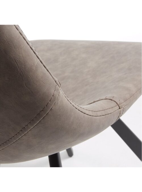 detalles de costura de silla de piel