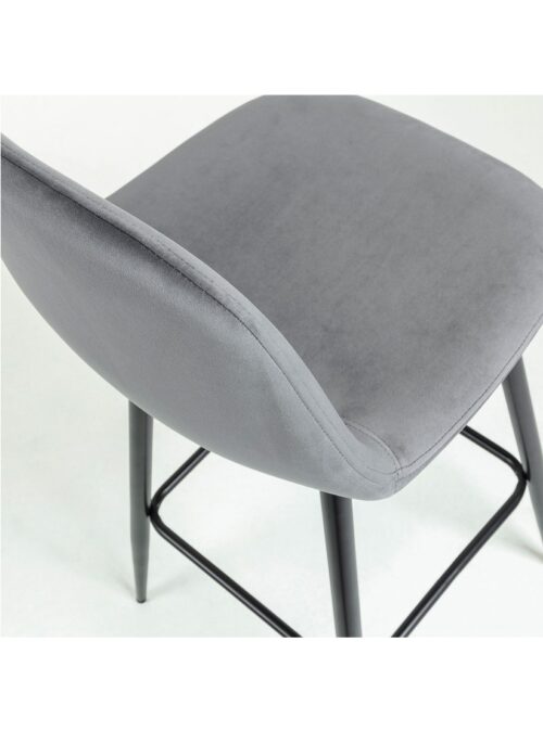 silla gris con patas de madera