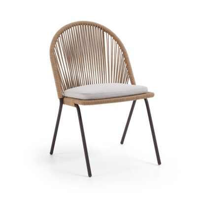 silla con diseño moderno y cojin