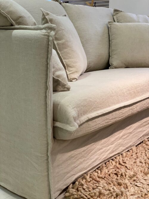 detalle de acabados en sofá
